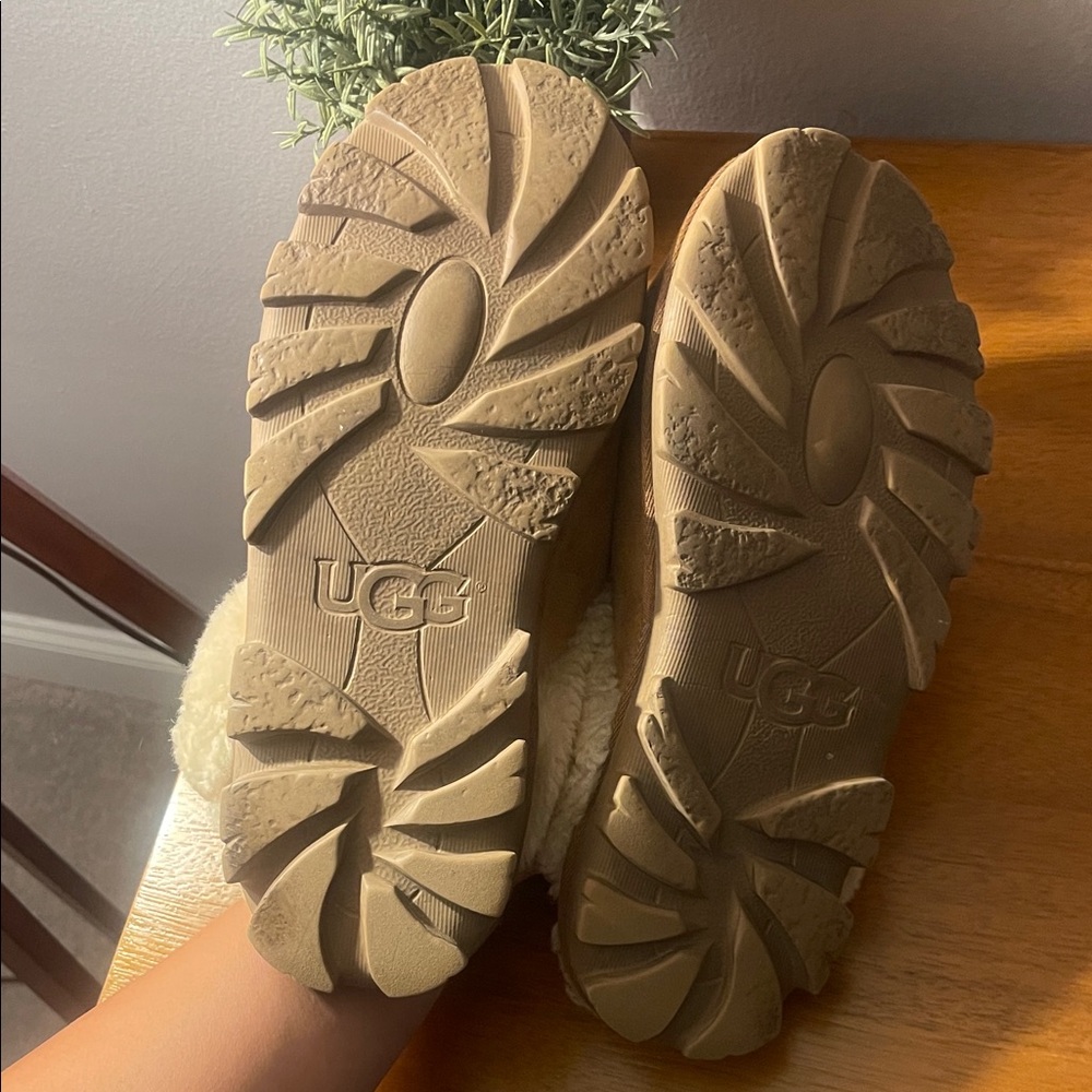 UGG Women’s Coquette Slippers - Picture 3 of 3